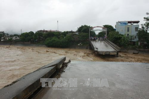 Hàng trăm điểm sạt lở do mưa lũ gây ách tắc nhiều tuyến quốc lộ ảnh 1