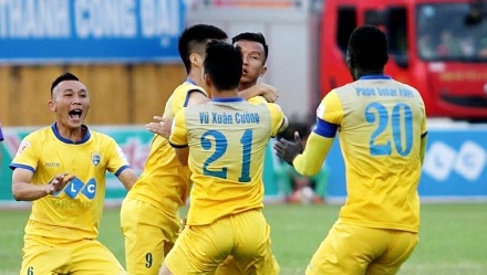 FLC Thanh Hóa và Hà Nội FC chia điểm sau màn rượt đuổi tỷ số hấp dẫn ảnh 1
