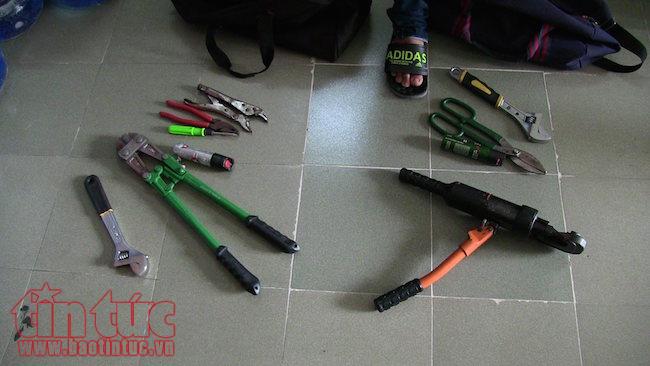 Bắt băng trộm thực hiện trót lọt nhiều vụ ‘đá xế’ ảnh 3