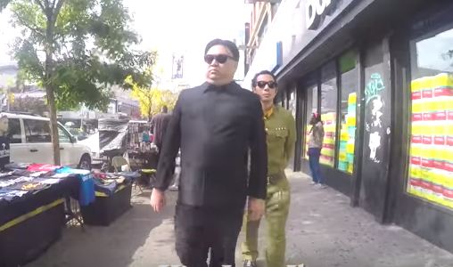 Ông ‘Kim Jong-un’ thong thả tản bộ tại New York, thăm Tháp Trump ảnh 1