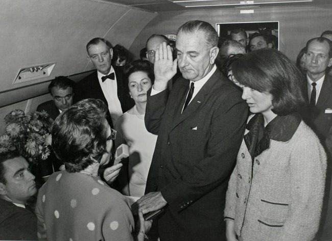 Hình ảnh về ngày định mệnh của cố Tổng thống Mỹ Kennedy ảnh 7
