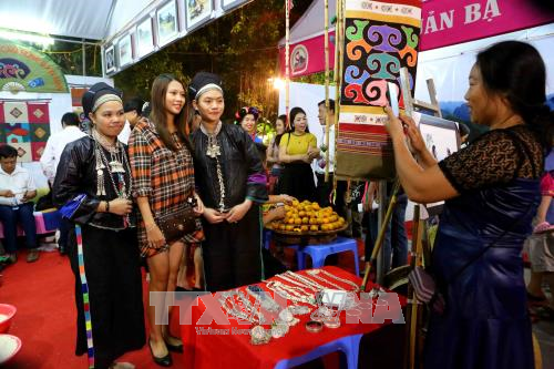 Tưng bừng không gian văn hóa, du lịch Hà Giang tại phố bộ hồ Hoàn Kiếm ảnh 2