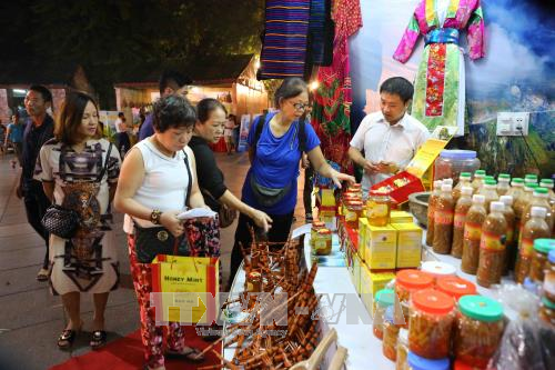Tưng bừng không gian văn hóa, du lịch Hà Giang tại phố bộ hồ Hoàn Kiếm ảnh 4