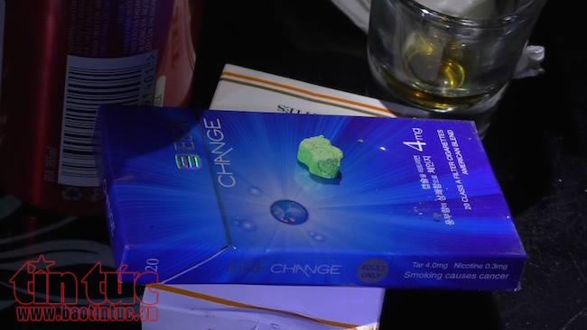 Bất ngờ đột kích 3 quán bar lớn ở Sài Gòn, phát hiện nhiều dân chơi ma tuý ảnh 4