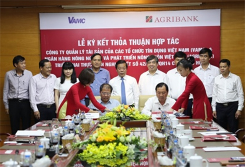 Agribank và VAMC ký kết thỏa thuận hợp tác về xử lý nợ xấu ảnh 1