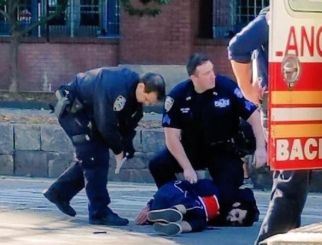  Cận cảnh hiện trường vụ khủng bố chết chóc nhất tại New York kể từ 11/9/2001 ảnh 2