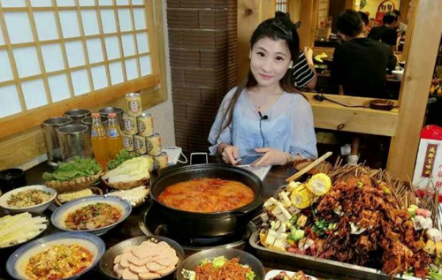 Gặp cô gái Trung Quốc ăn 17 bát mì trong 10 phút ảnh 1