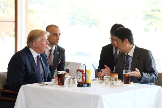 Thực đơn của Tổng thống Trump trong những ngày công du châu Á ảnh 1