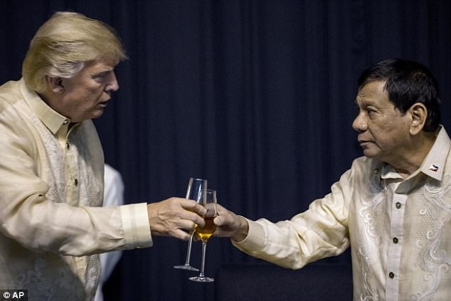Tổng thống Philippines đón tiếp thân mật, hát cho Tổng thống Trump nghe ảnh 3
