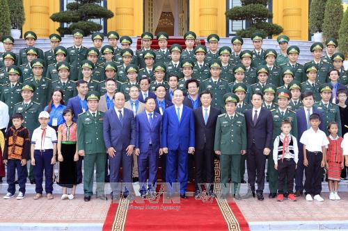Chủ tịch nước gặp mặt đại biểu chương trình Chia sẻ cùng thầy cô ảnh 3