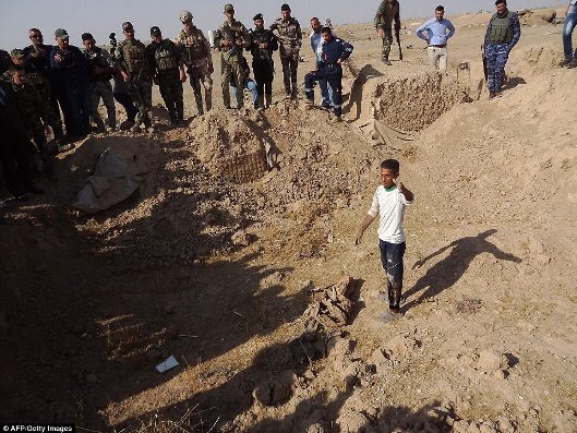 Iraq phát hiện hố vùi 400 thi thể bị IS sát hại ảnh 1