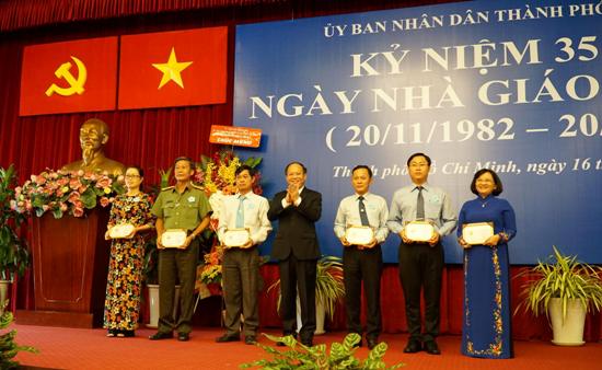 TP Hồ Chí Minh khen thưởng nhiều tập thể, cá nhân giáo viên giỏi ảnh 1