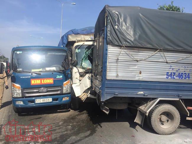 Xe khách bốc cháy sau tai nạn liên hoàn giữa 6 ô tô ảnh 2