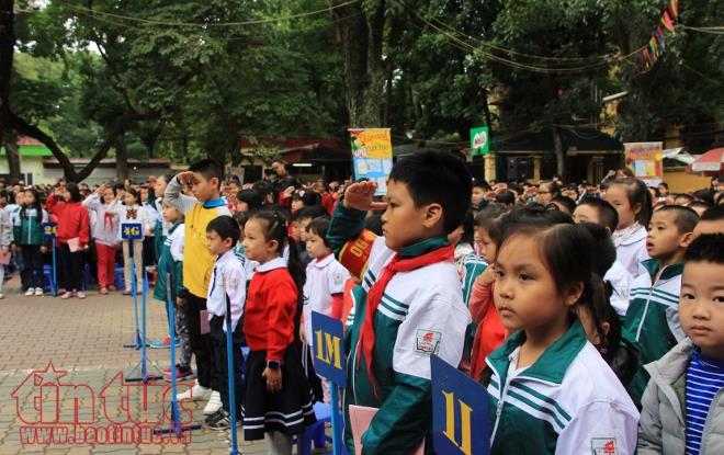 Xúc động buổi chào cờ sáng ngày 20/11 tại Trường Tiểu học Kim Liên ảnh 1