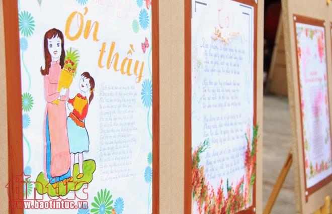 Các cô giáo xinh như hoa trên báo tường của các em ảnh 10