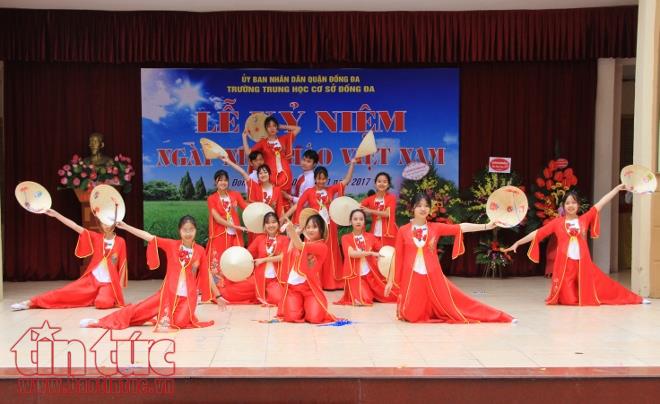 Những hình ảnh ấn tượng về lễ kỷ niệm ngày Nhà giáo Việt Nam 20/11 ảnh 8