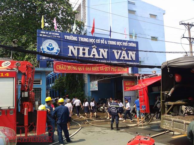 Trường bất ngờ bốc cháy, hàng trăm học sinh sơ tán khẩn cấp ảnh 1