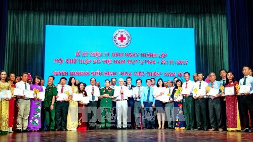 Tuyên dương gương điển hình 'Hoa việc thiện'