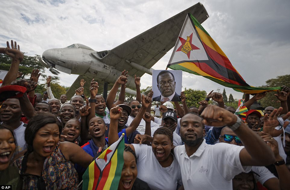 Người dân Zimbabwe hân hoan trước sự trở về của 'Cá sấu' Mnangagwa ảnh 2