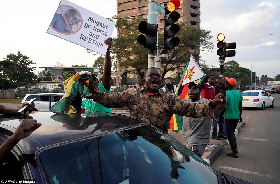 Người dân Zimbabwe hân hoan trước sự trở về của 'Cá sấu' Mnangagwa ảnh 7