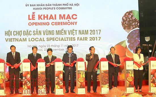 Khai mạc Hội chợ Đặc sản Vùng miền Việt Nam 2017 ảnh 1
