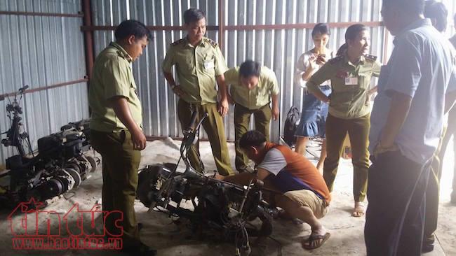 Phát hiện kho hàng lậu ‘núp bóng’ bãi xe ảnh 2