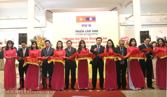 Khai mạc triển lãm ảnh ‘Quan hệ Việt Nam – Lào mãi mãi vững bền hơn núi, hơn sông’ ảnh 1
