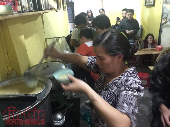 Quán bánh trôi tàu của cố nghệ sĩ Phạm Bằng chính thức mở cửa trở lại ảnh 4