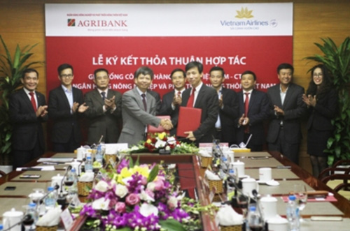 Agribank và Vietnam Airlines ký kết thỏa thuận hợp tác ảnh 1