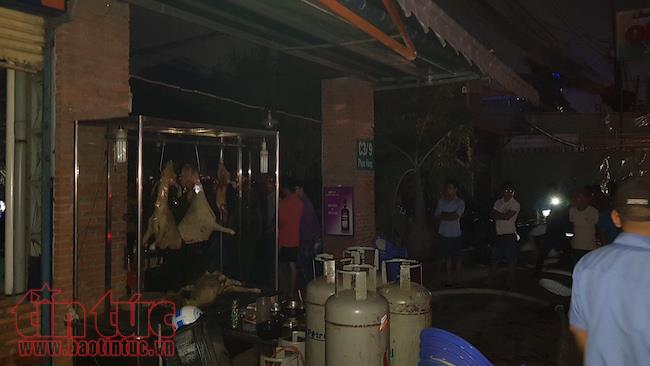 Hàng trăm thực khách bỏ chạy toán loạn vì quán lẩu dê phát cháy ảnh 1