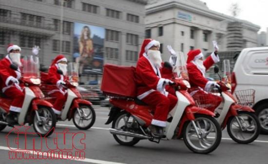 Vào vai ông già Noel, kiếm vài triệu dịp Giáng Sinh ảnh 2