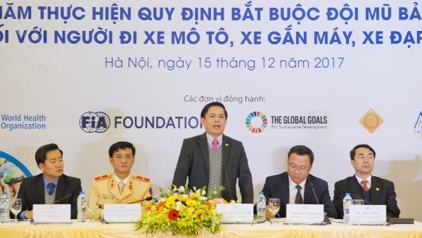 Đội mũ bảo hiểm: Từ chống đối thành văn hóa giao thông ảnh 1