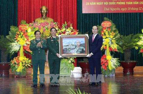 Chủ tịch nước Trần Đại Quang thăm lực lượng vũ trang Quân khu 1 ảnh 8