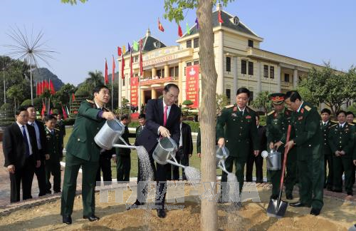 Chủ tịch nước Trần Đại Quang thăm lực lượng vũ trang Quân khu 1 ảnh 9
