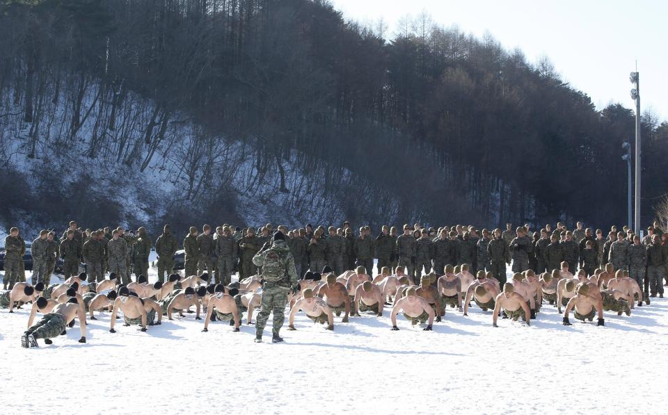 Thuỷ quân lục chiến Mỹ-Hàn hăng say tập luyện dù trời lạnh âm 20 độ ảnh 3