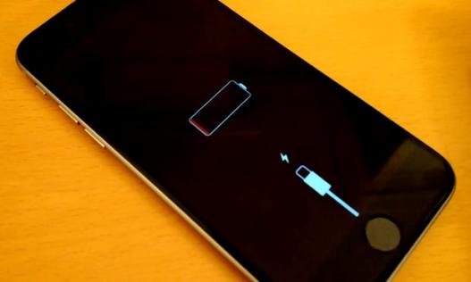 Lý do Apple cố tình làm chậm iPhone đời cũ ảnh 1
