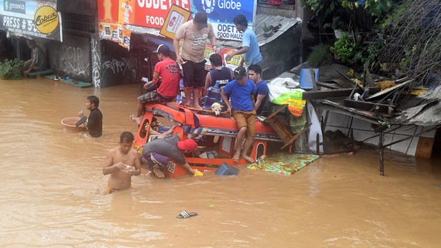 Người dân Philippines vật lộn sau cơn bão Tembin ảnh 4