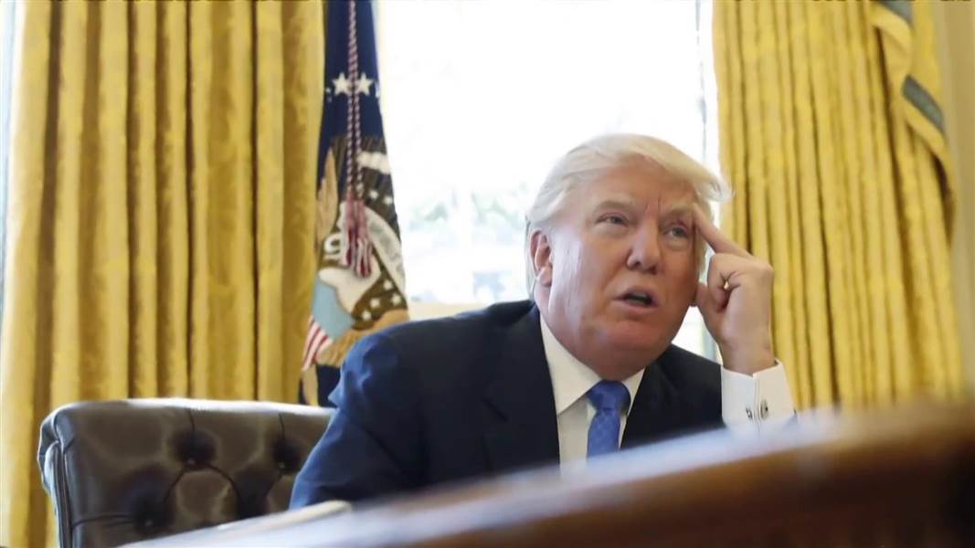 Tổng thống Trump lên Twitter 'chĩa mũi dùi' vào 2 quan chức FBI trong một ngày ảnh 1