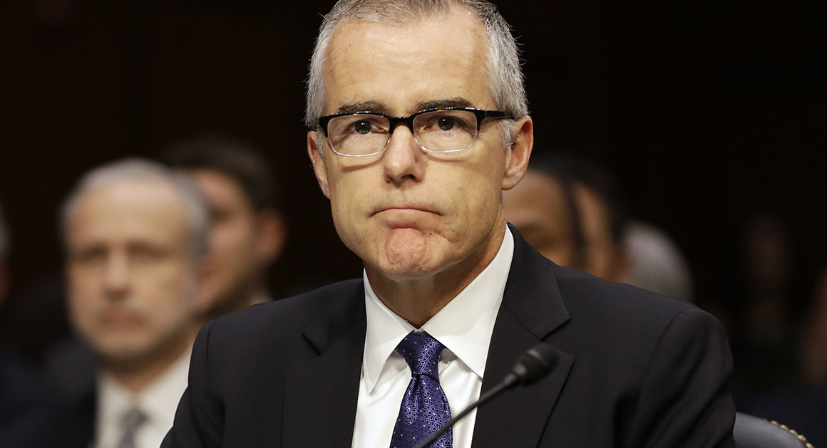 Tổng thống Trump lên Twitter 'chĩa mũi dùi' vào 2 quan chức FBI trong một ngày ảnh 2