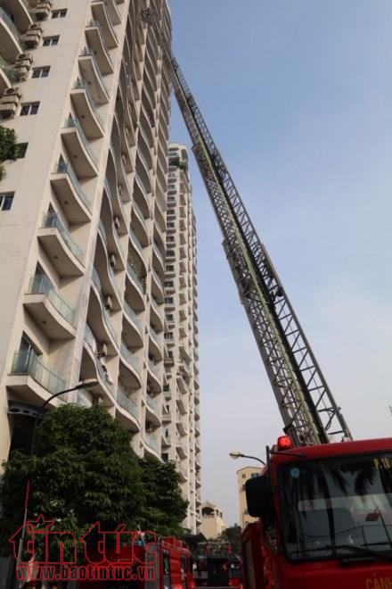 Cháy lớn tầng 25 Chung cư Golden Westlake (Hà Nội) ảnh 5