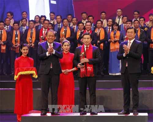 Trao Giải thưởng Sao đỏ - Doanh nhân trẻ Việt Nam tiêu biểu năm 2017 ảnh 1