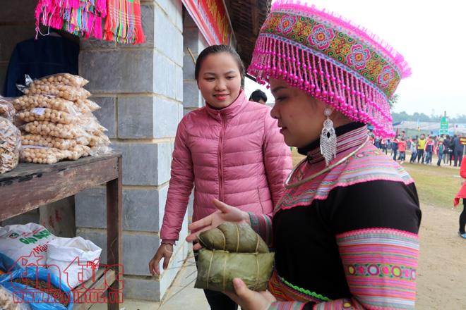 Rộn ràng phiên chợ Món ngon vùng miền tại Làng Văn hóa - Du lịch các dân tộc Việt Nam ảnh 5