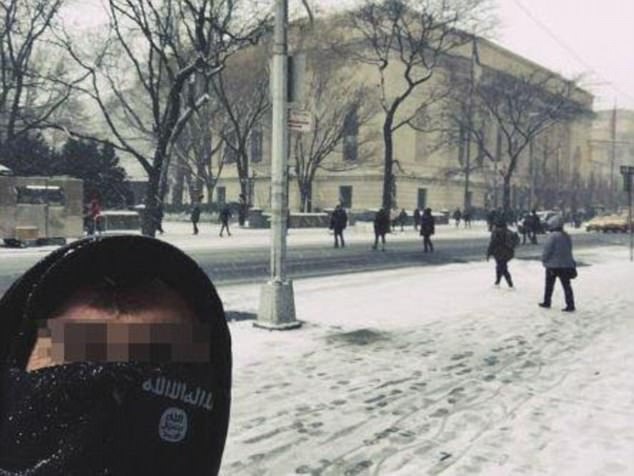 ‘Sói đơn độc’ ủng hộ IS thản nhiên chụp ảnh giữa đường ở New York ảnh 1