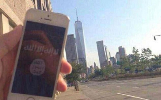 ‘Sói đơn độc’ ủng hộ IS thản nhiên chụp ảnh giữa đường ở New York ảnh 2