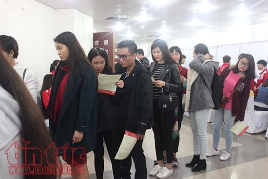 Hàng trăm người nhóm máu O xếp hàng đăng kí hiến máu ảnh 2
