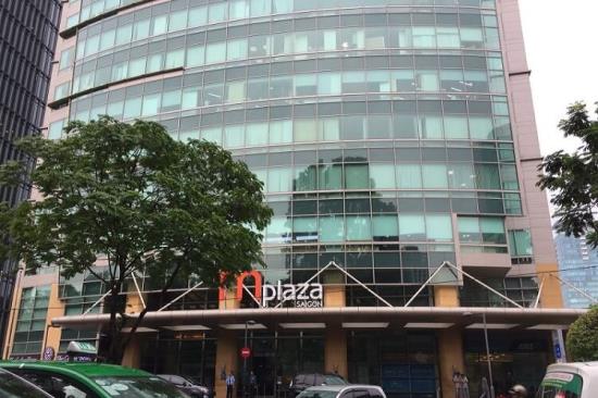 Kumho Asiana Plaza Saigon đã được mua lại bởi Mapletree (Singapore) và đổi tên thành Mplaza. Ảnh: R.V