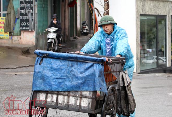 Hà Nội rét đậm, người lao động tê cóng trong mưa lạnh ảnh 13
