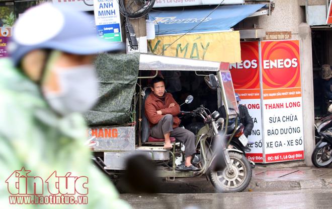 Hà Nội rét đậm, người lao động tê cóng trong mưa lạnh ảnh 19