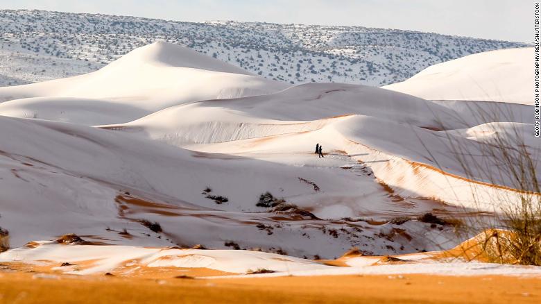 Ngắm sa mạc đỏ Sahara phủ trắng tuyết ảnh 5
