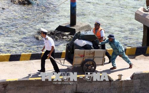 Đoàn công tác tàu Quân y 561 thăm, tặng quà tại đảo Phan Vinh và Tốc Tan ảnh 4